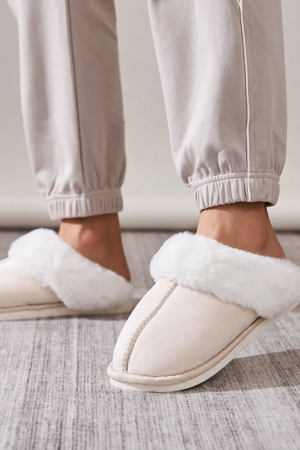 Women's Faux Fur Round Toe Slippers | Cozy Slip-On House Shoes
