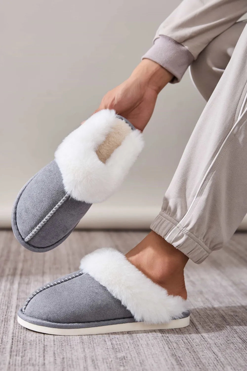 Women's Faux Fur Round Toe Slippers | Cozy Slip-On House Shoes